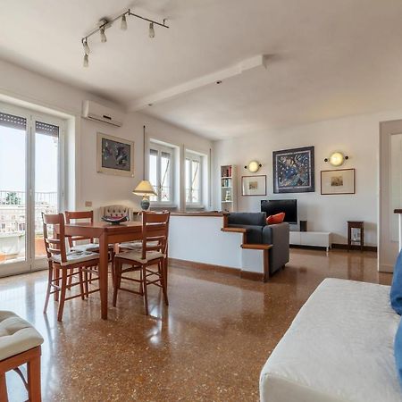 Roomy And Bright Apartment With Terrace Roma Eksteriør bilde