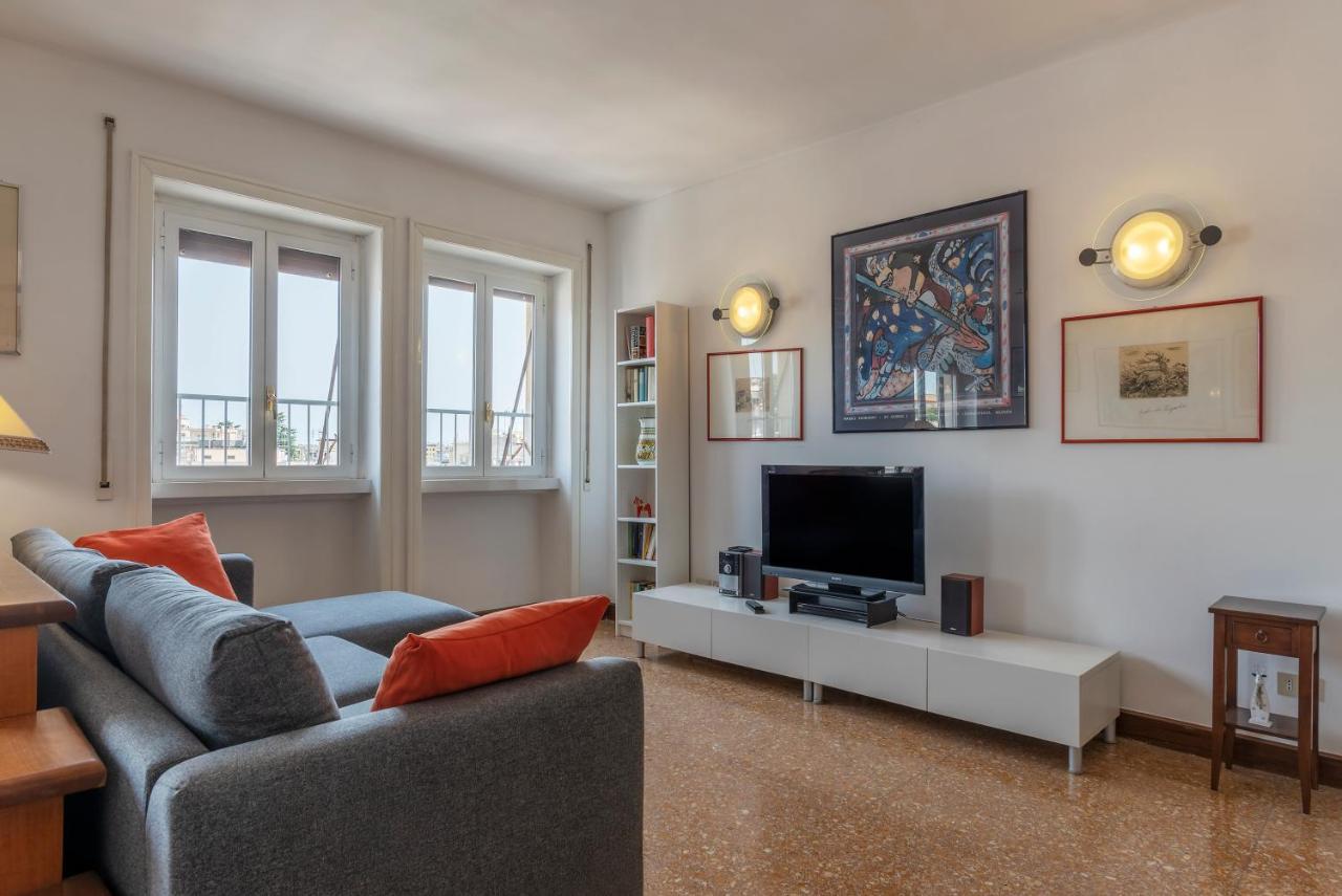 Roomy And Bright Apartment With Terrace Roma Eksteriør bilde