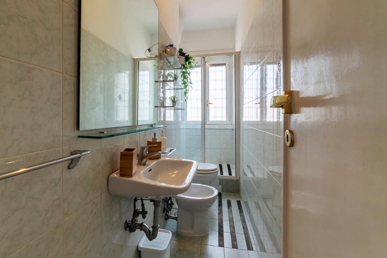 Roomy And Bright Apartment With Terrace Roma Eksteriør bilde